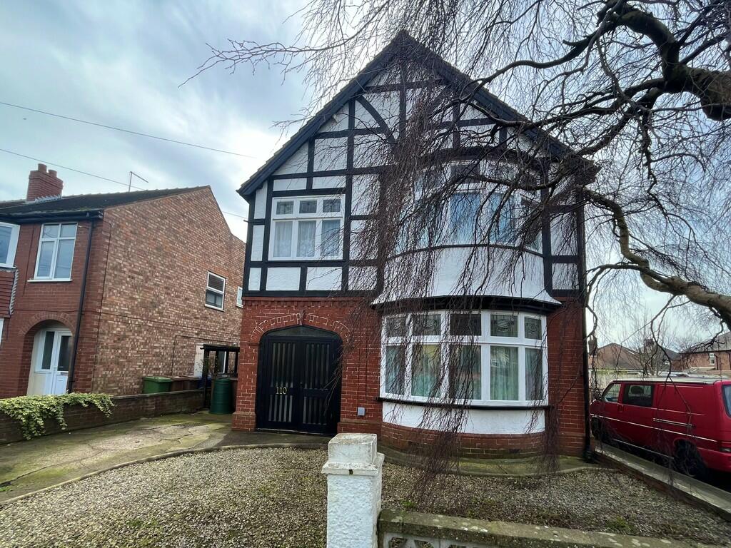 4 bedroom detached house for sale in Queensgate, Bridlington, YO16