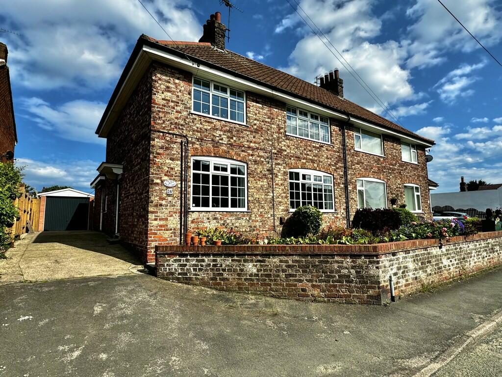 3 bedroom semidetached house for sale in Tower Street, Flamborough, YO15