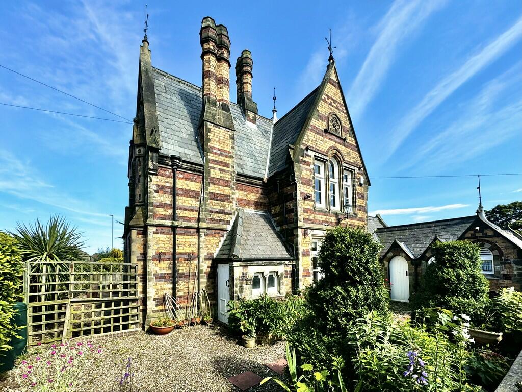 3 bedroom detached house for sale in Sewerby Road, Bridlington, YO16