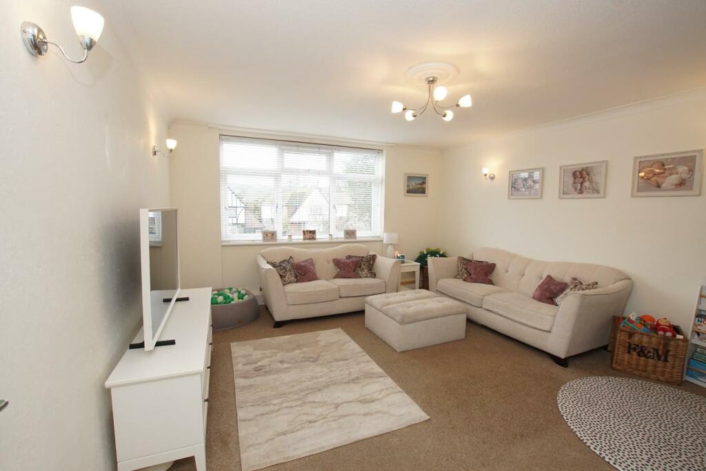 2 bedroom flat for sale in Upperton Road, Eastbourne, BN21