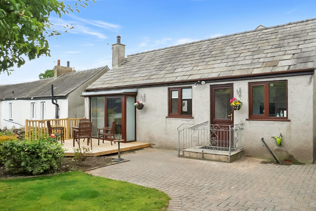 2 bedroom detached bungalow for sale in Littlecroft, Weint Lane, Great