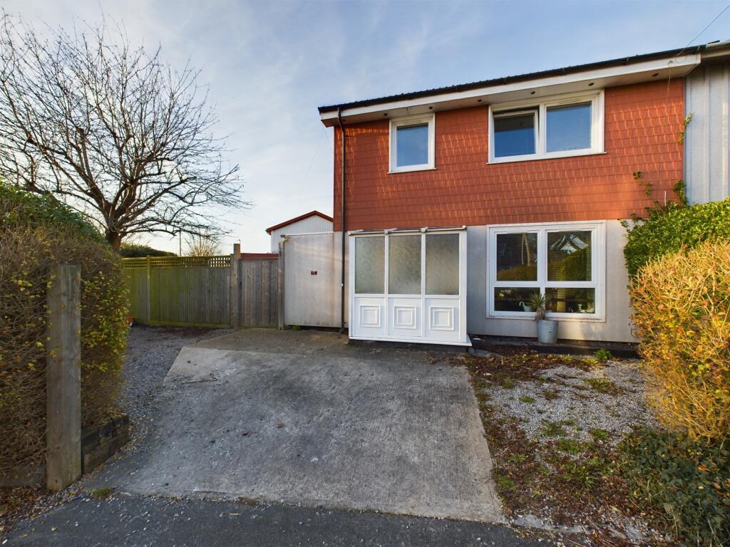 3 bedroom semi-detached house for sale in Nailsworth Road, Paulsgrove, Portsmouth, PO6