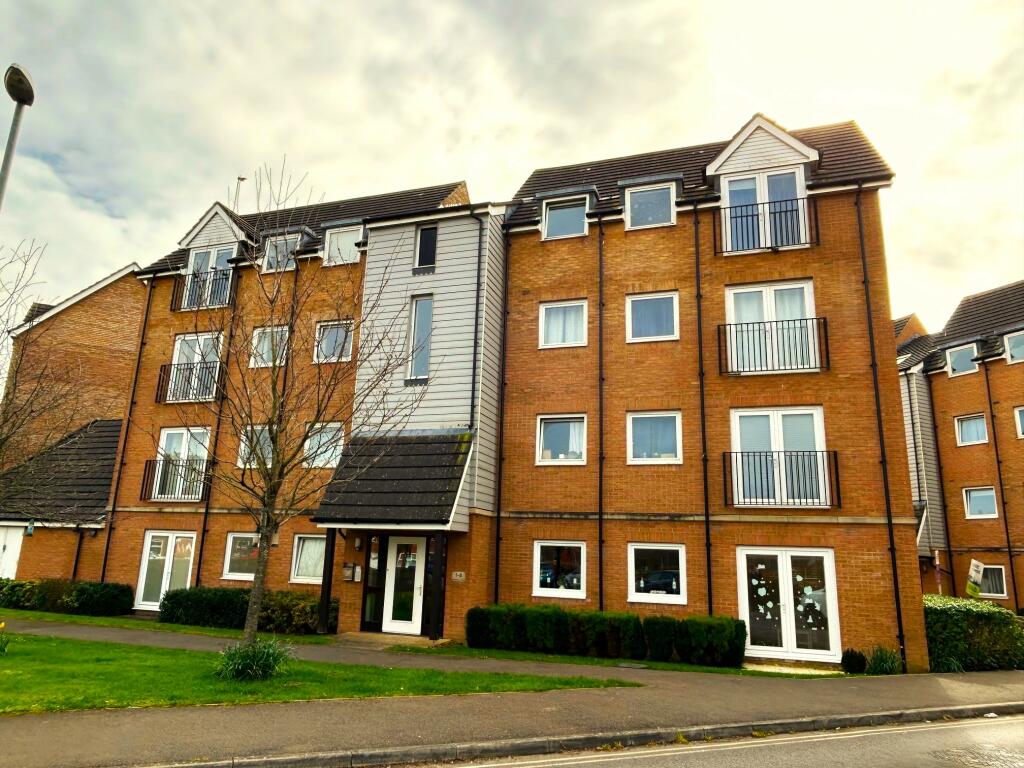 2 bedroom flat for sale in Tudor Crescent, Cosham, Portsmouth, PO6