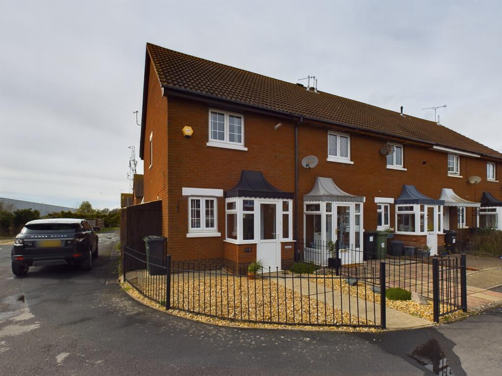 2 bedroom semi-detached house for sale in Kirtley Close, Drayton, Portsmouth, PO6