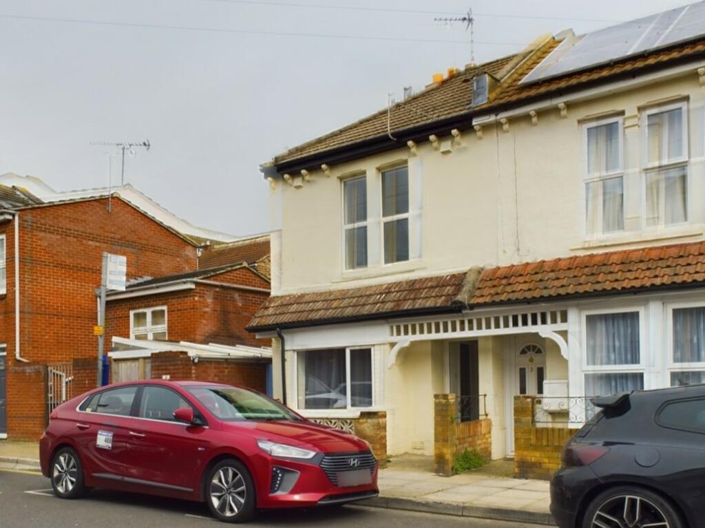 4 bedroom end of terrace house for rent in Devonshire Square, Southsea, PO4