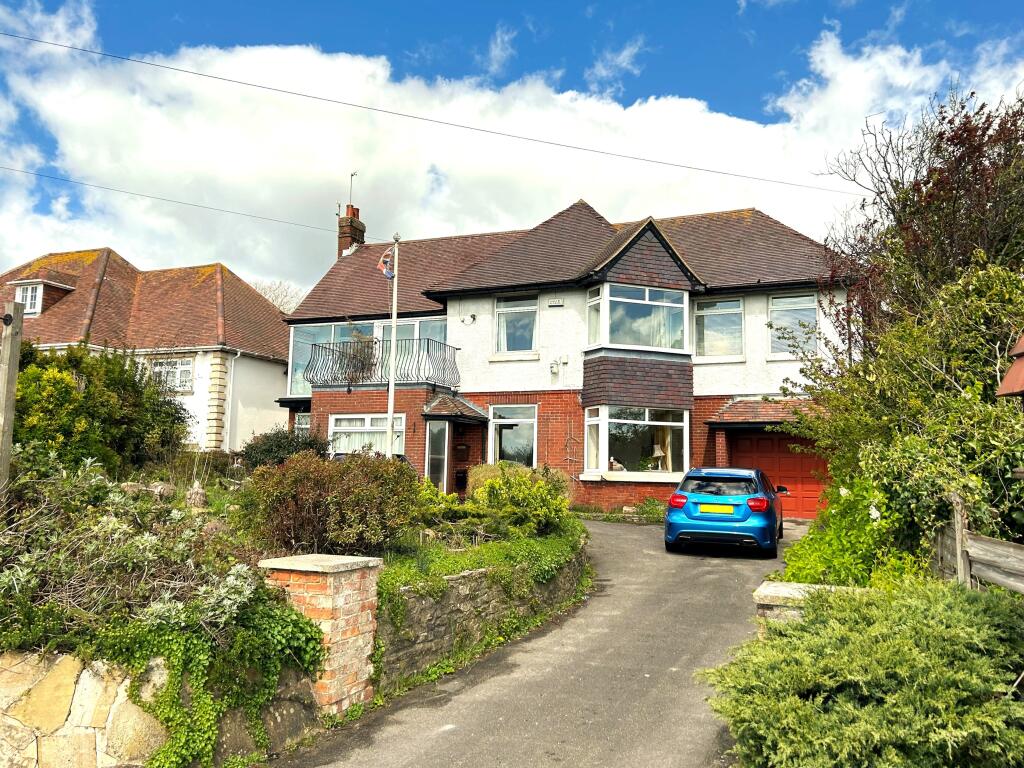 4 bedroom detached house for sale in Portsdown Hill Road, Drayton, Portsmouth, PO6