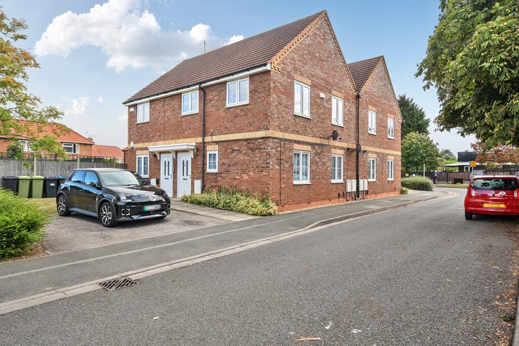 Main image of property: Mossmans Close, Bletchley, Milton Keynes, MK2