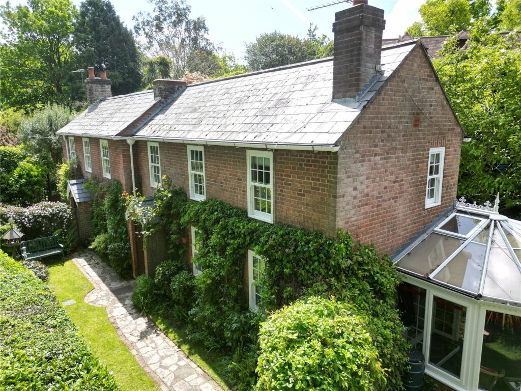 5 bedroom detached house for sale in Lower Buckland Road, Lymington