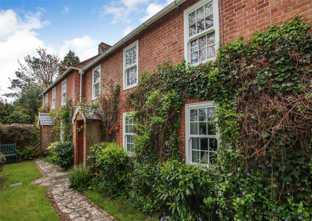 5 bedroom detached house for sale in Lower Buckland Road, Lymington