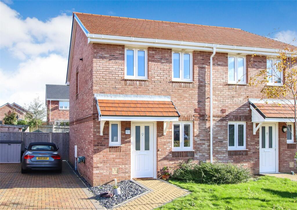 2 bedroom semidetached house for sale in Knight Gardens, Lymington