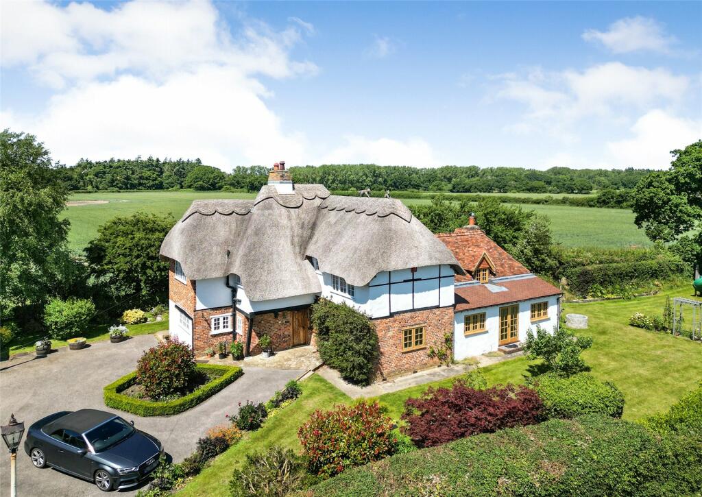 4 bedroom detached house for sale in Lymington Road, East End