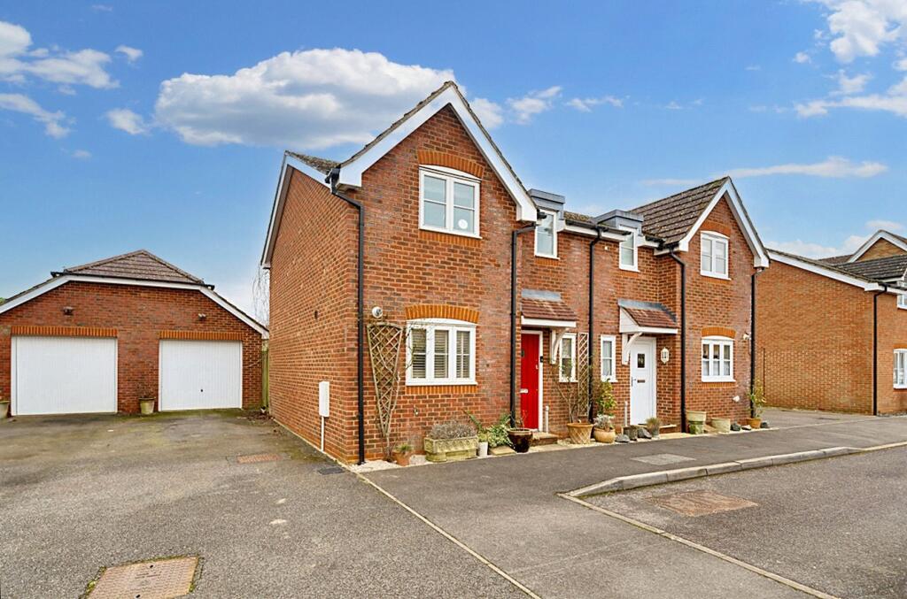 3 bedroom semidetached house for sale in Shirnall Meadow, Lower