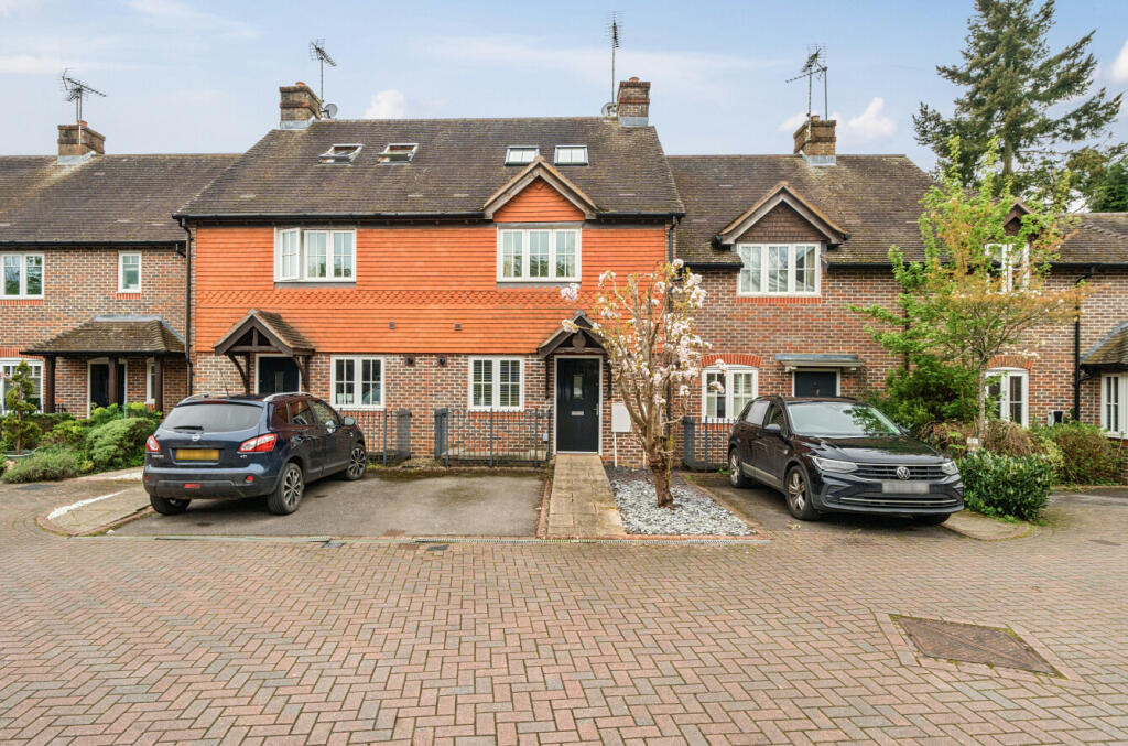 4 bedroom terraced house for sale in Clement Court, Chawton, Alton, Hampshire, GU34
