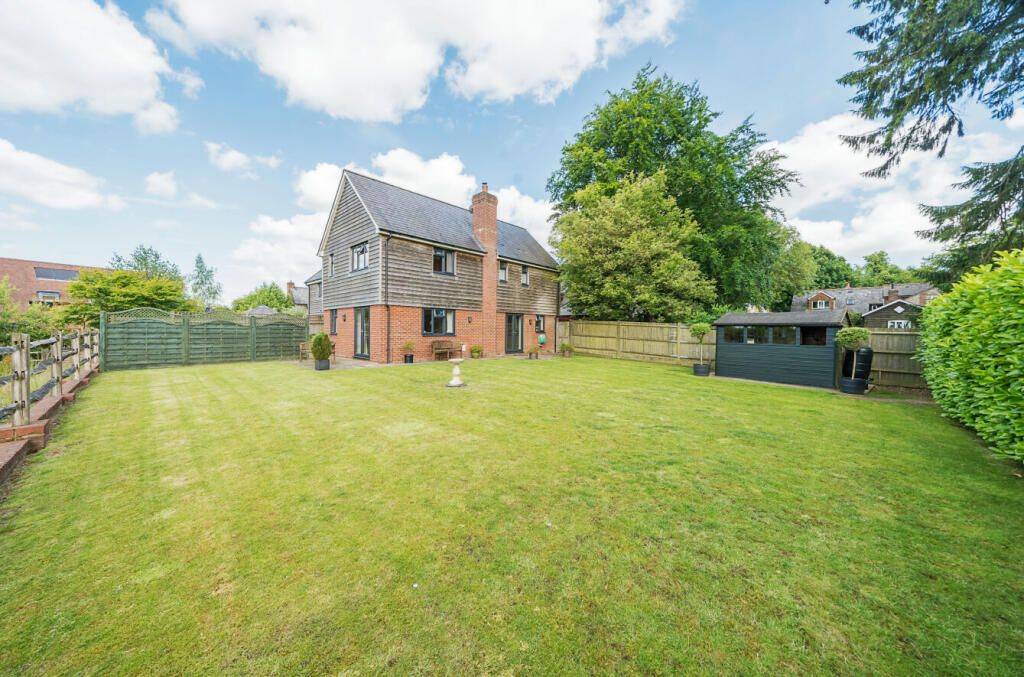 3 bedroom detached house for sale in Trinity Hill, Medstead, Alton