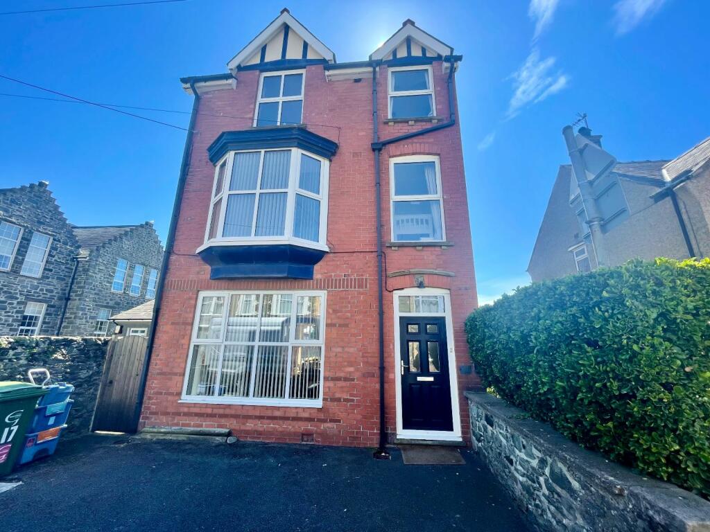 6 bedroom detached house for sale in Malvern House, 17 Marine Gardens