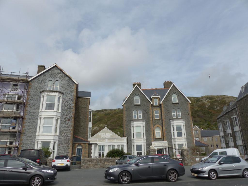 2 bedroom flat for sale in Flat 4 Marine Court, Barmouth, LL42 1NB, LL42