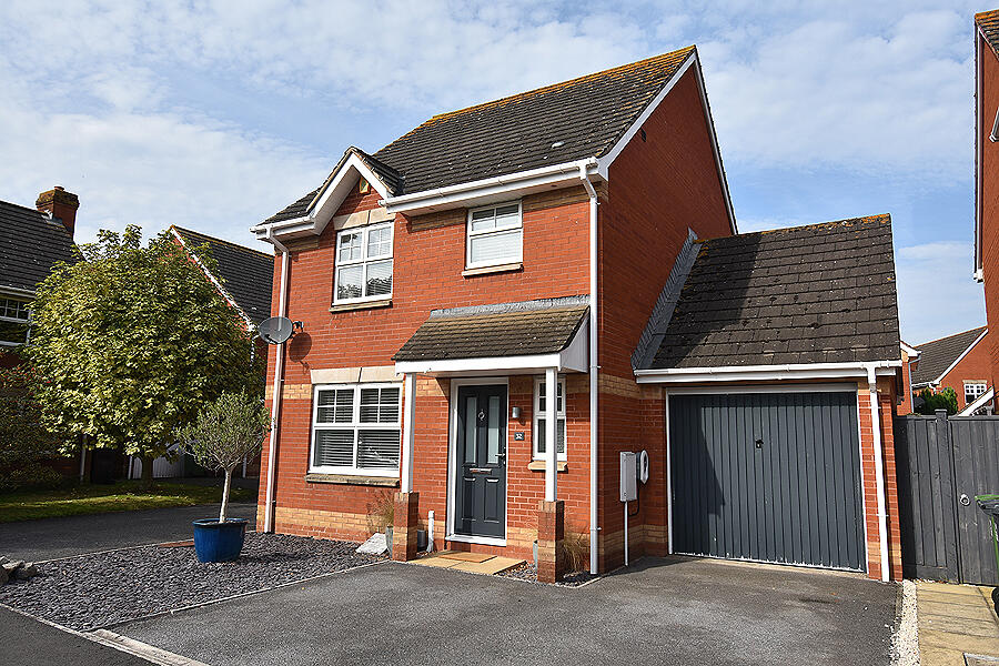 3 bedroom detached house for sale in Knights Crescent, Clyst Heath