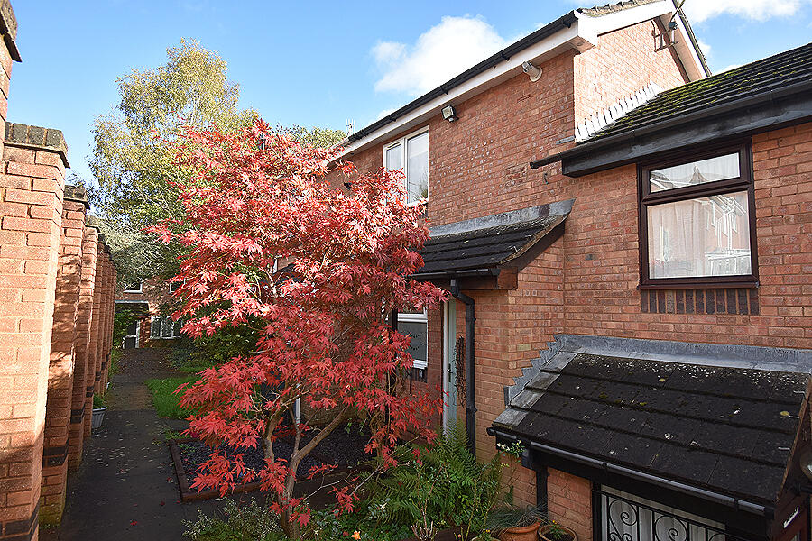 3 bedroom town house for sale in Close, Exeter, EX4