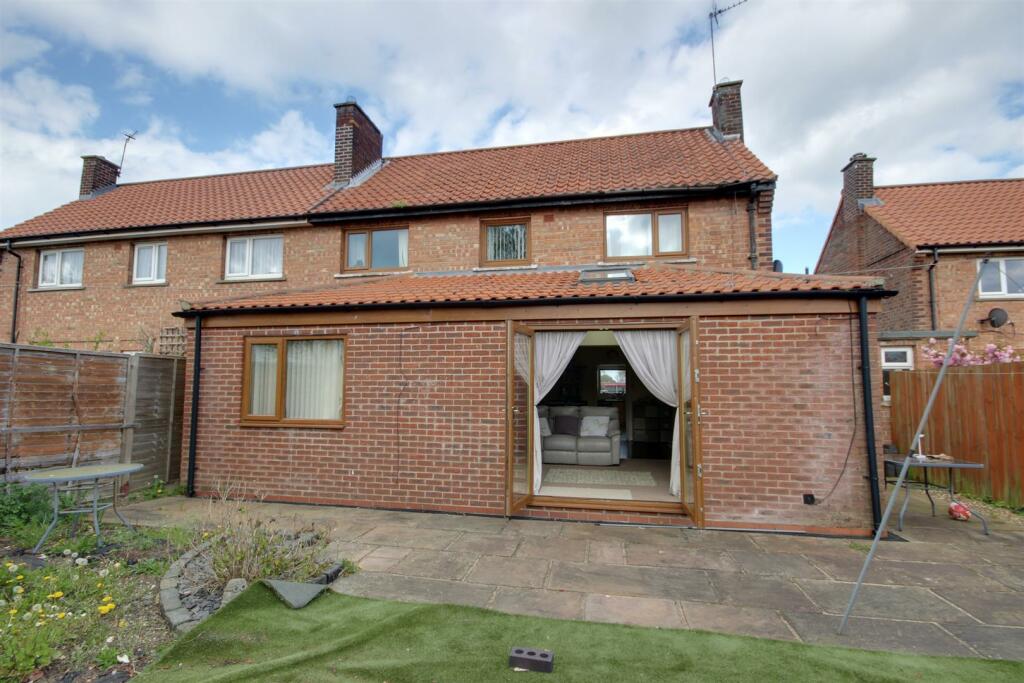 4 bedroom semidetached house for sale in Coltman Avenue, Beverley, HU17