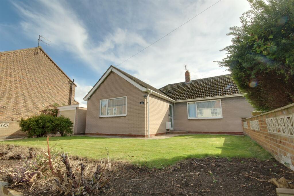 3 bedroom semidetached bungalow for sale in West Street, Leven