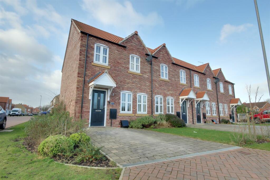 2 bedroom end of terrace house for sale in Westfields Drive, Beverley, HU17