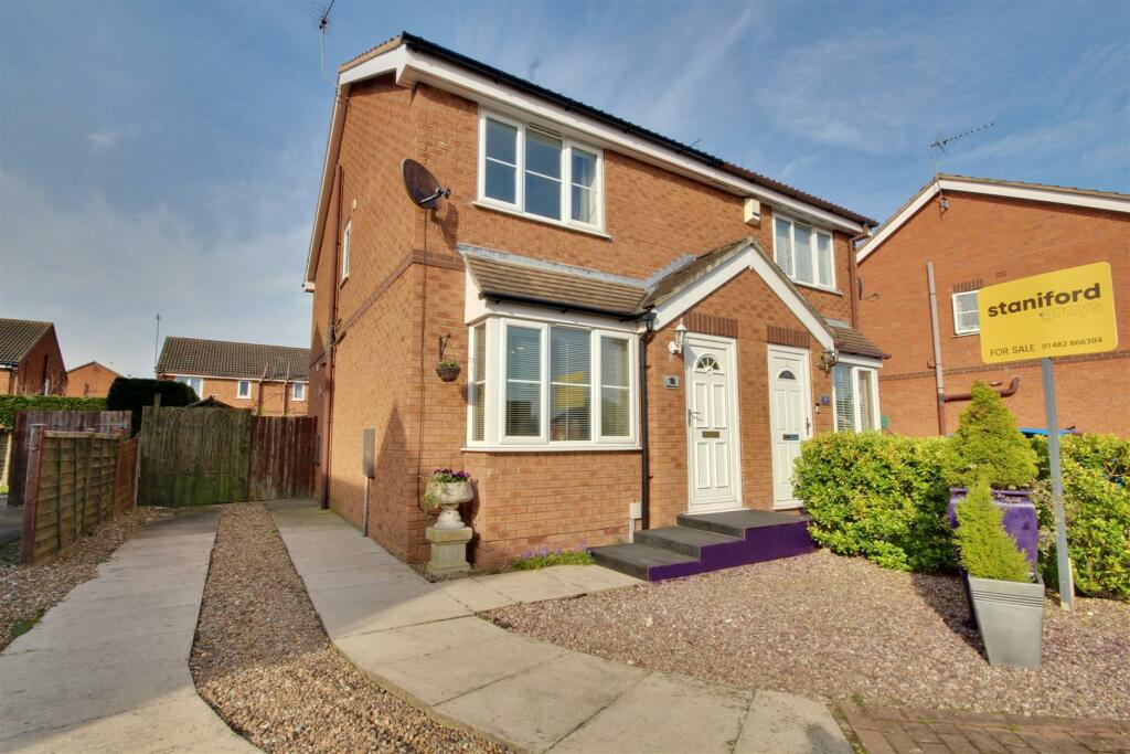 2 bedroom semidetached house for sale in Hawthorne Garth, Beverley, HU17