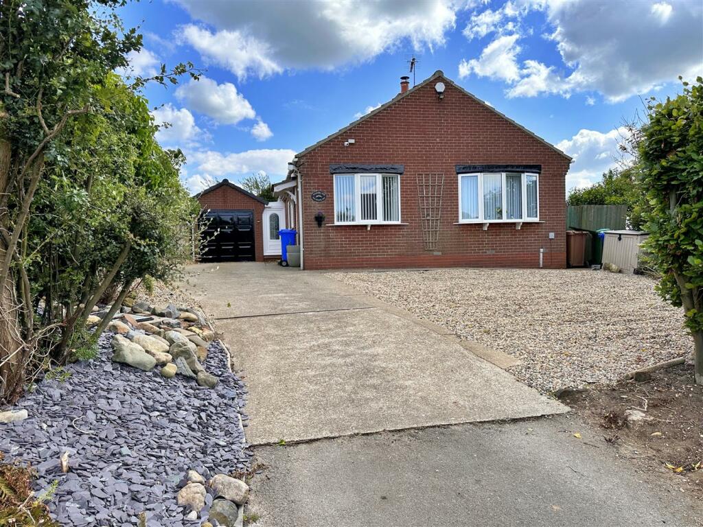 3 bedroom detached bungalow for sale in Bewholme Road, Atwick