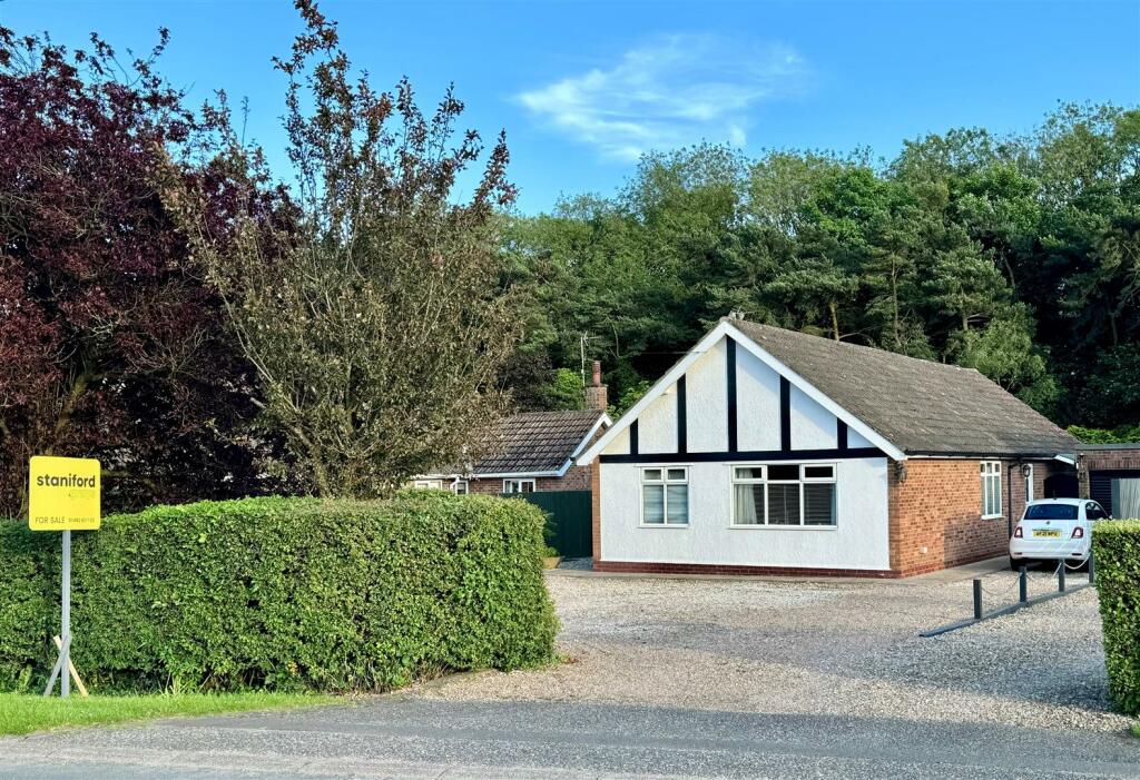3 bedroom detached bungalow for sale in Mill Road, Swanland, HU14