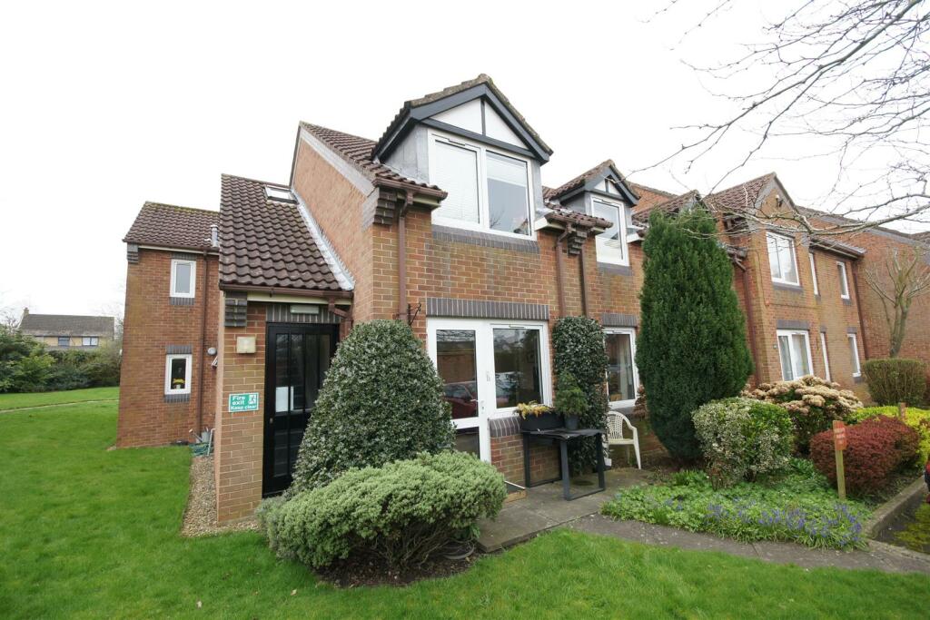 2 bedroom flat for sale in Haldenby Court, West End, Swanland, HU14