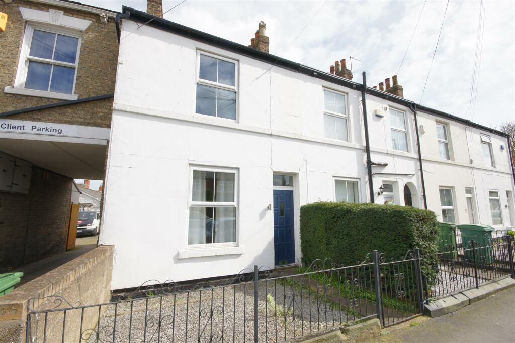 2 bedroom terraced house for sale in Street, Cottingham, HU16