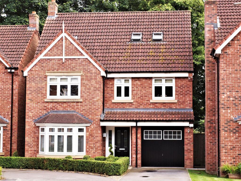 5 bedroom detached house for sale in Cleminson Gardens, Cottingham, HU16