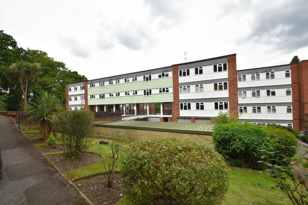2 bedroom apartment for sale in Berkeley Court, Weybridge, KT13