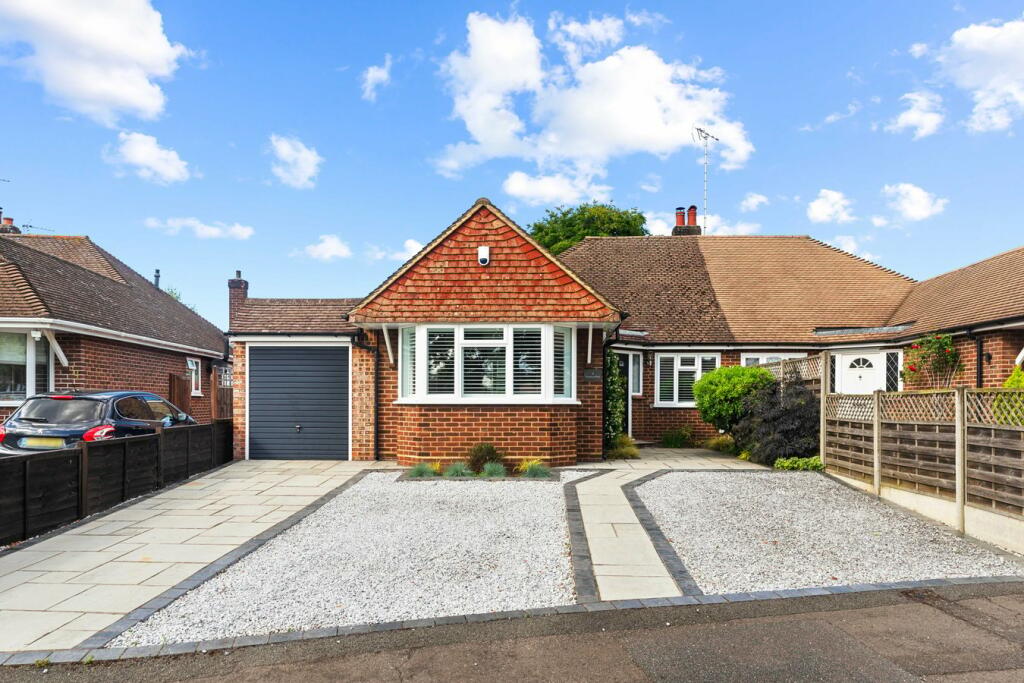 3 bedroom semidetached house for sale in Fortescue Road, Weybridge, KT13