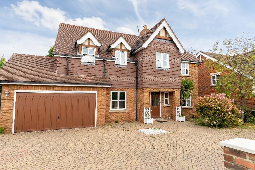 5 bedroom detached house for sale in Orchard End, Weybridge, Surrey, KT13