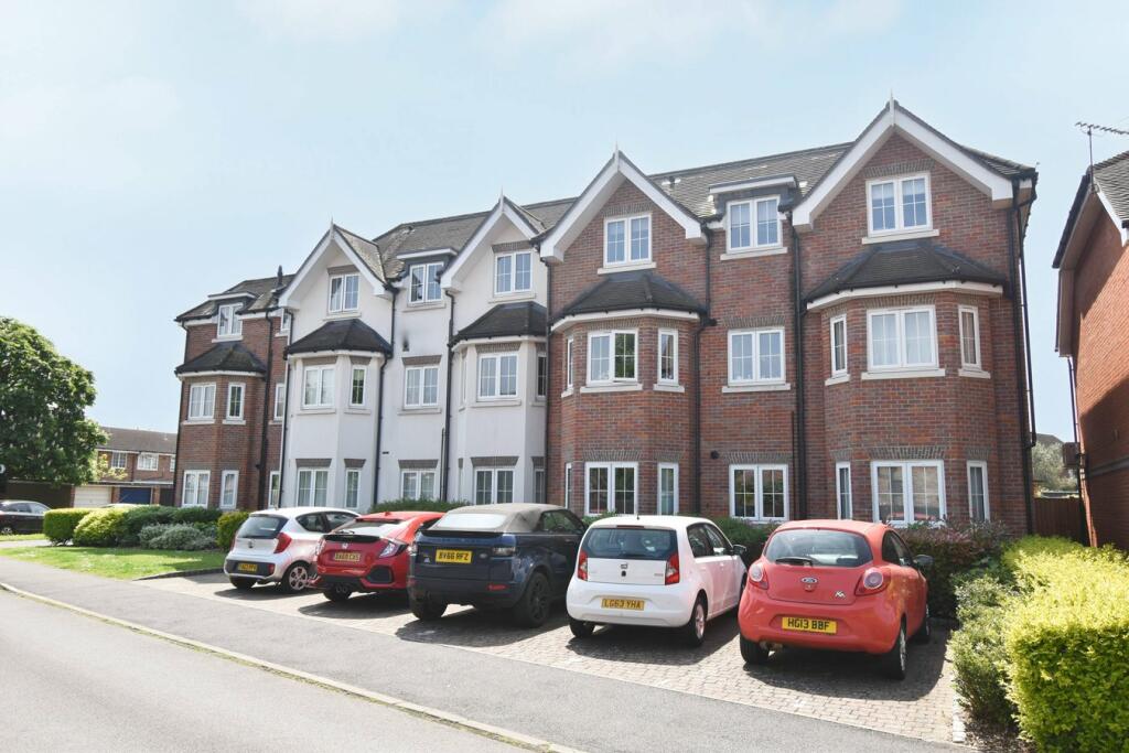 2 bedroom apartment for sale in Trenchard Close, Hersham Village, KT12