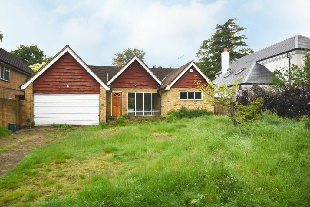 3 bedroom bungalow for sale in Eastwick Road, Hersham, WaltononThames
