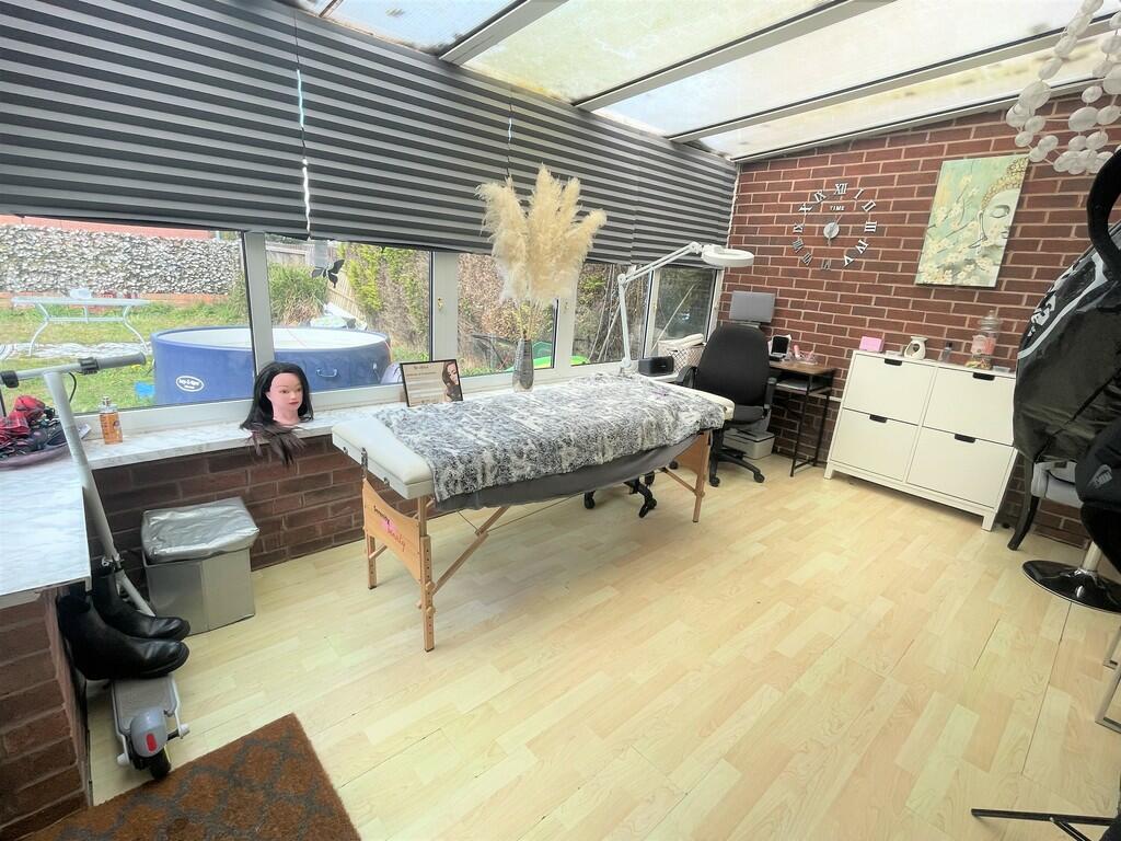 3 bedroom semidetached house for sale in The Pastures, Tuxford, NG22