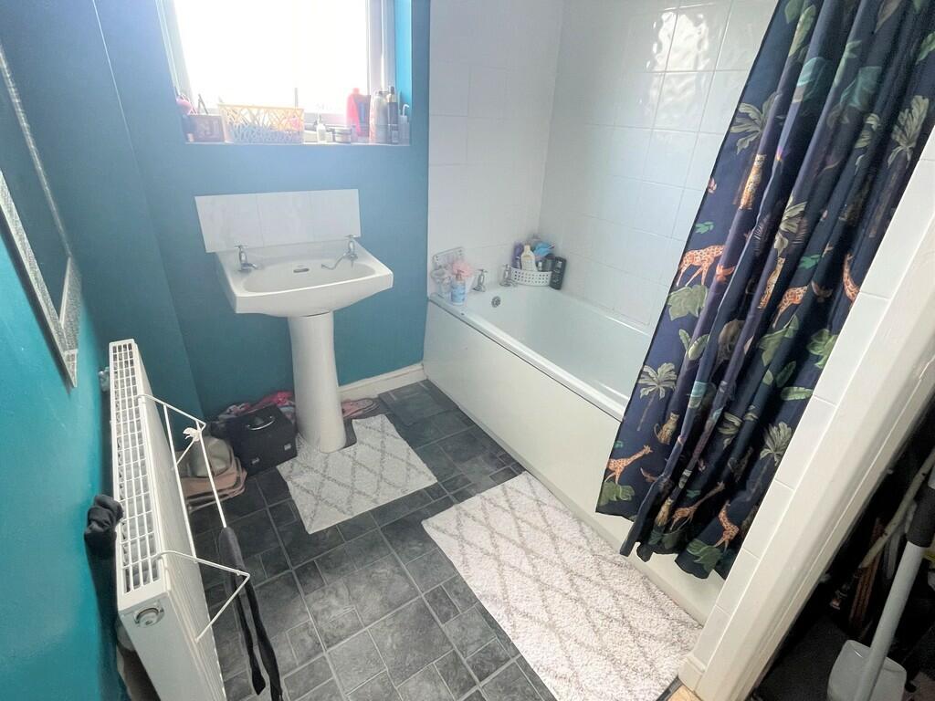 3 bedroom semidetached house for sale in The Pastures, Tuxford, NG22