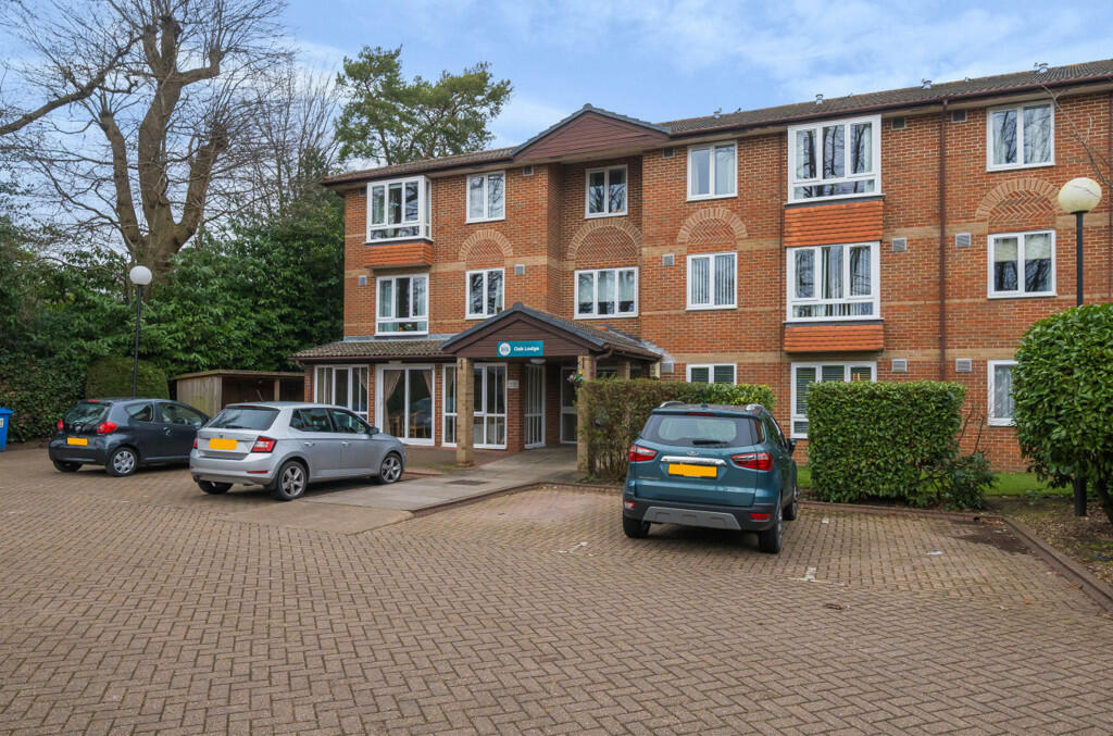 1 bedroom apartment for sale in New Road, Crowthorne, Berkshire, RG45