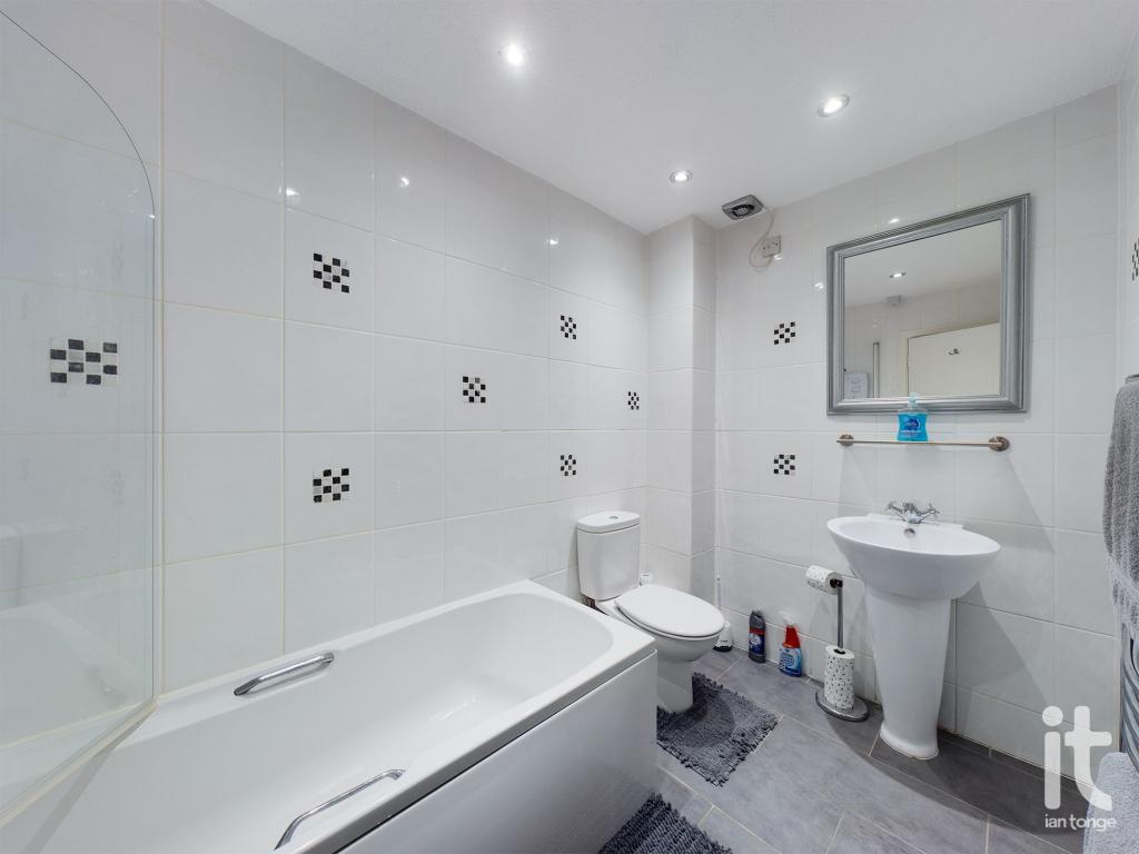 2 bedroom apartment for sale in Crest Lodge, Hilton Road, Bramhall, Stockport, SK7