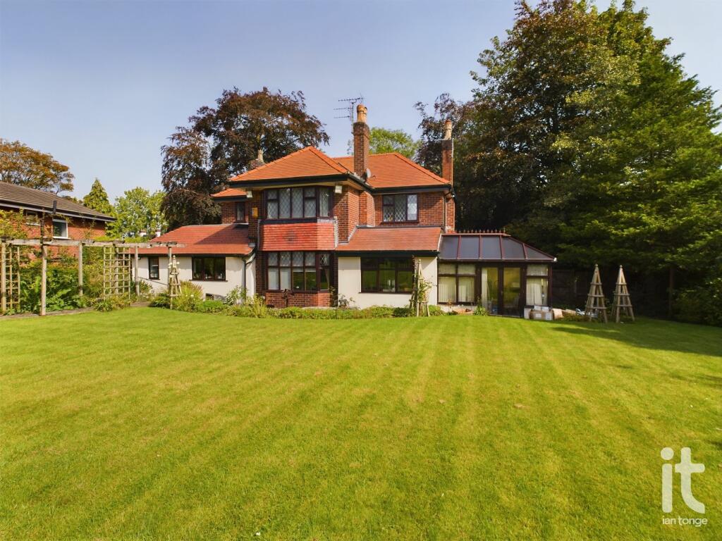 4 bedroom detached house for sale in Marple Old Road, Offerton