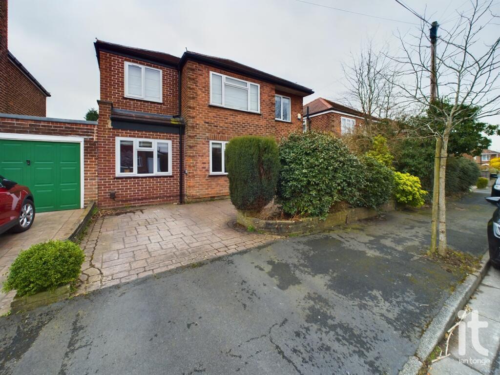 4 bedroom link detached house for sale in Ashbourne Road, Hazel Grove
