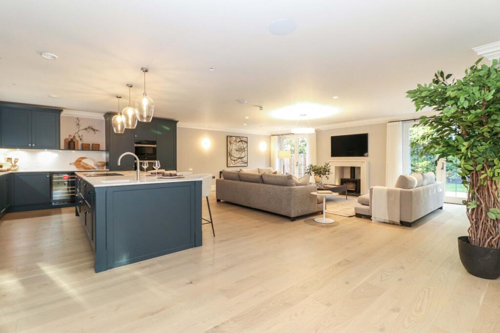 Main image of property: Knottocks Drive, Beaconsfield, Buckinghamshire, HP9