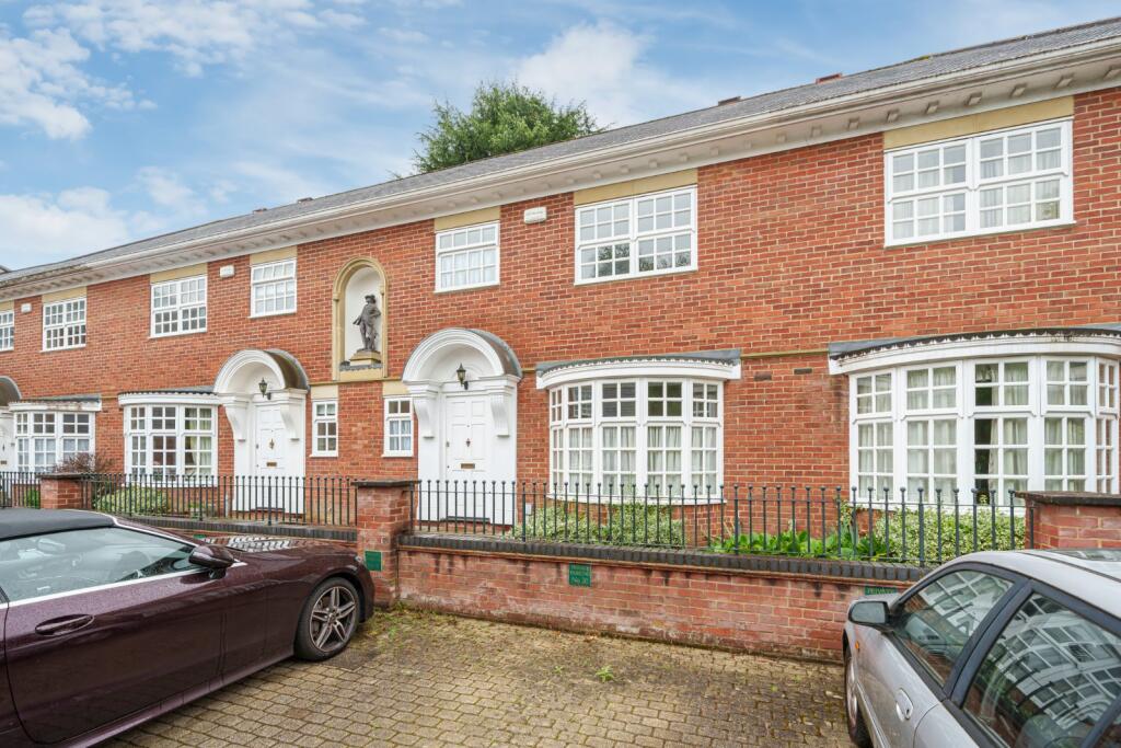Main image of property: The Chyne, Gerrards Cross, Buckinghamshire, SL9