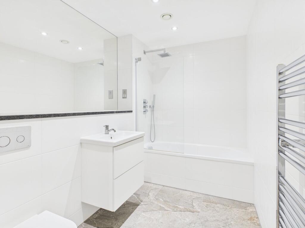 Main image of property: 49 Station Road, Gerrards Cross, Buckinghamshire, SL9