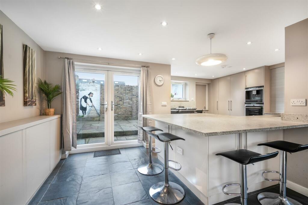Main image of property: Russell Street, Windsor, Berkshire, SL4