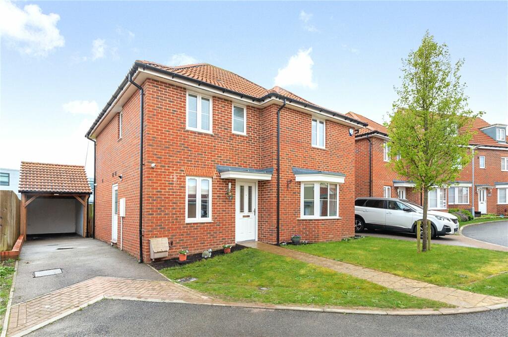 4 bedroom detached house for sale in Winder Place, Aylesham, Canterbury