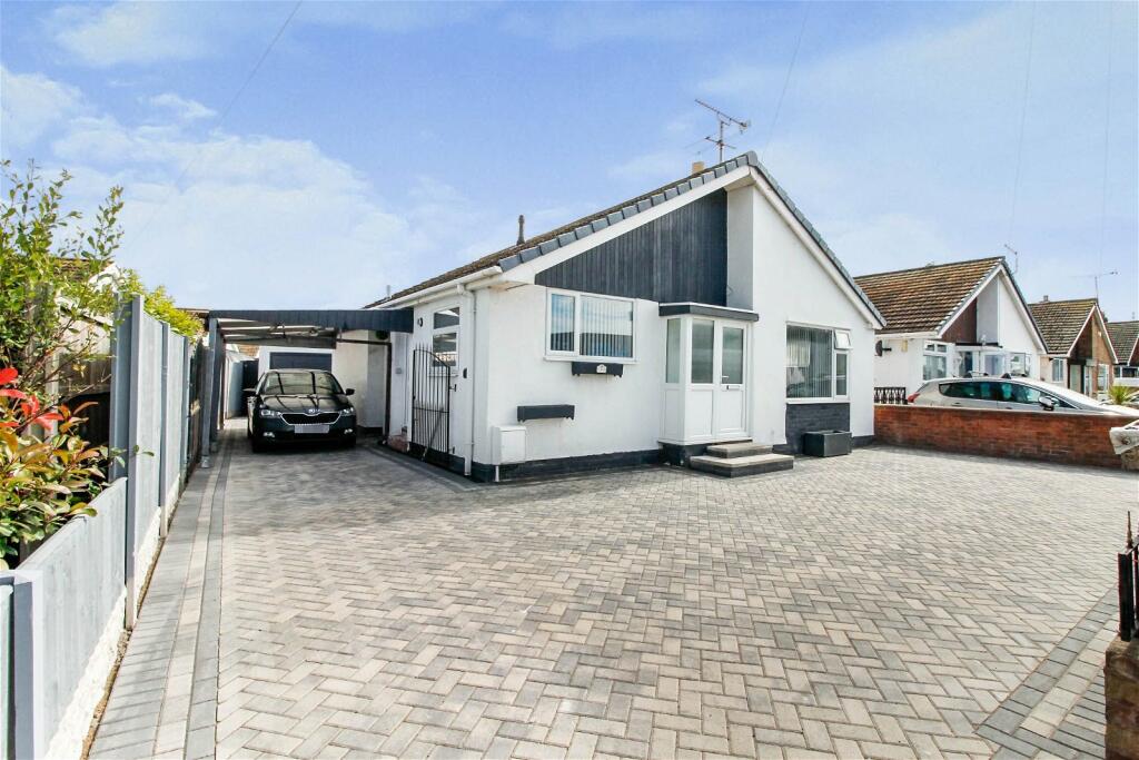 3 bedroom detached bungalow for sale in 1 Cader Avenue, Kinmel Bay, LL18