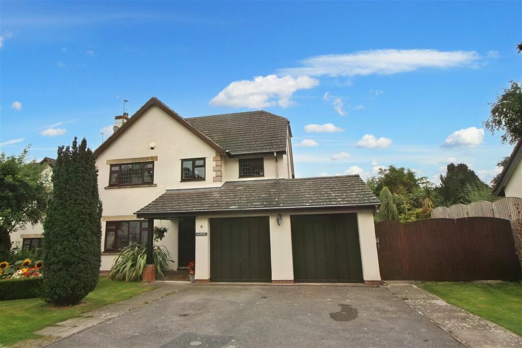4 bedroom detached house for sale in Llys Y Dderwen, Betws yn Rhos