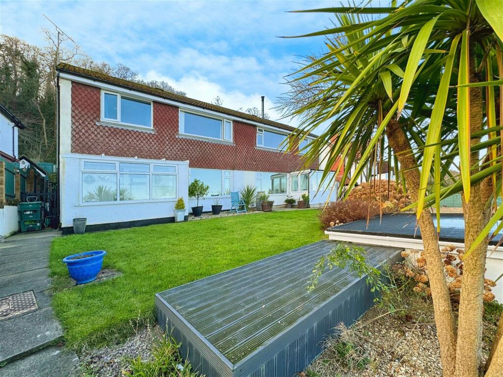 3 bedroom semidetached house for sale in Woodland Park, Colwyn Bay